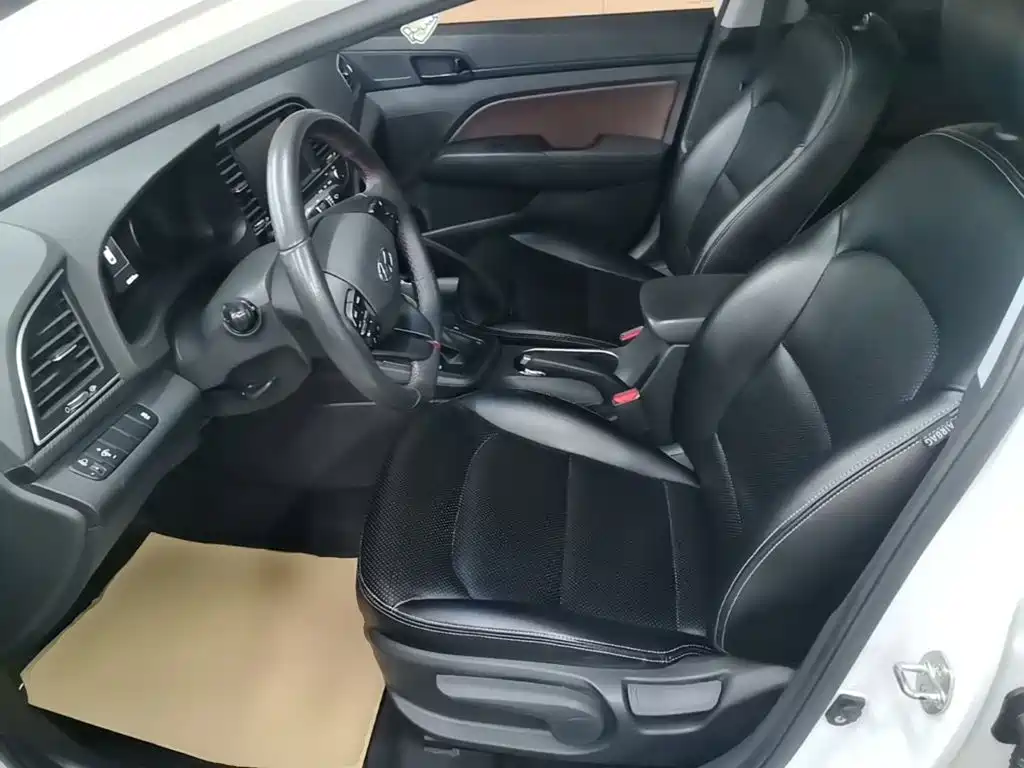 Hyundai Elantra — миниатюра 15