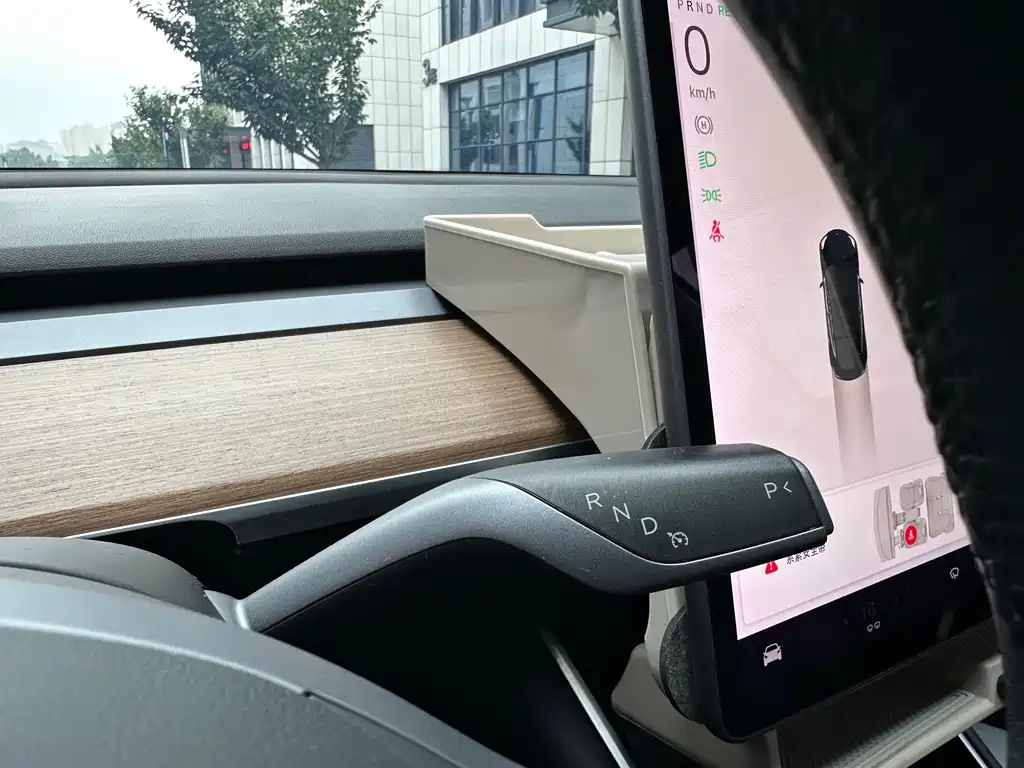 Tesla Model 3 — миниатюра 21