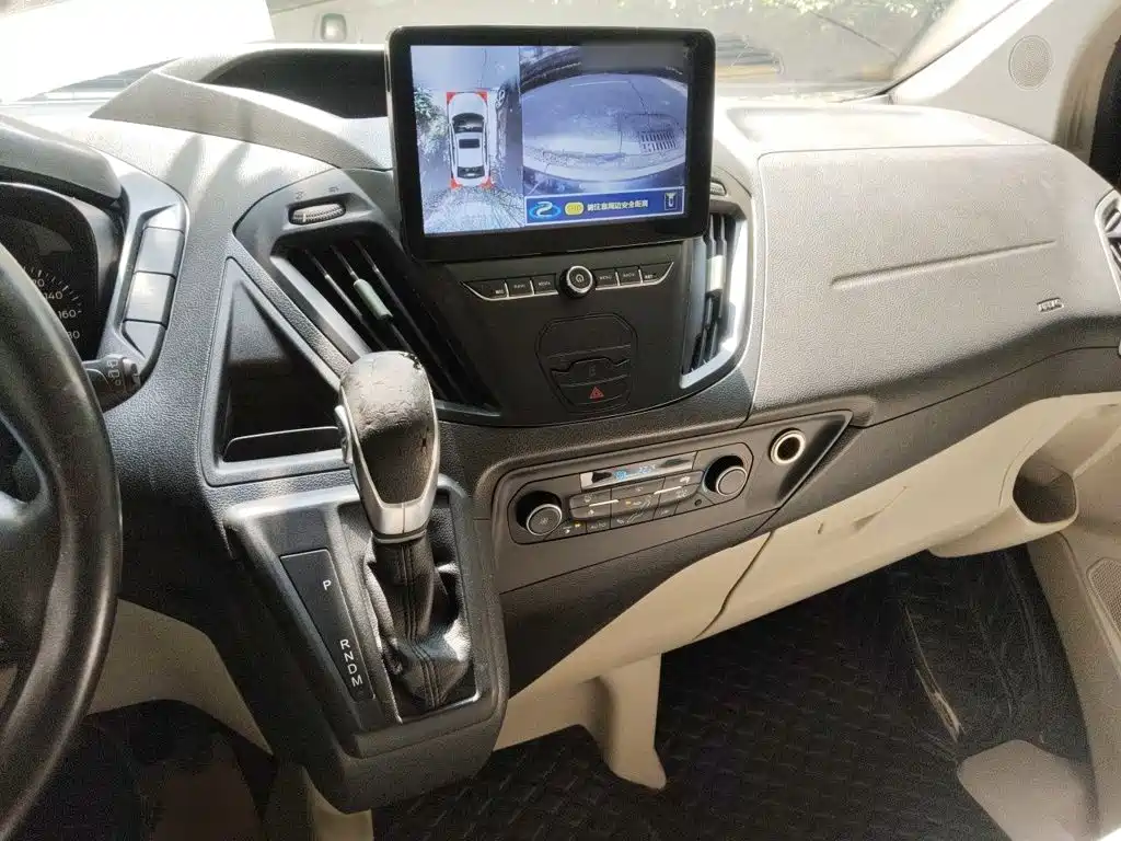 Ford Tourneo — миниатюра 6