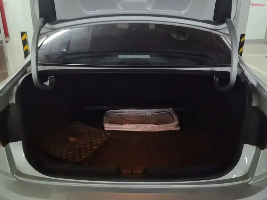 Volkswagen Sagitar — миниатюра 4