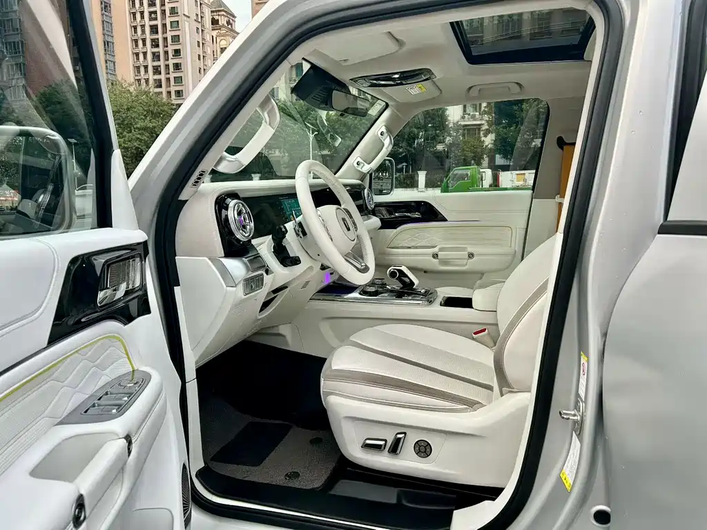 TANK CO CREATION TANK 300