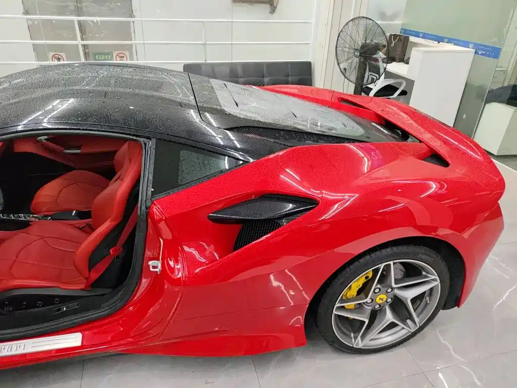 FERRARI F8