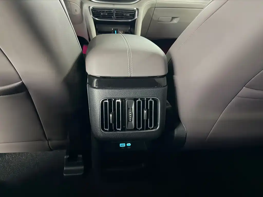 BYD PLUS New Energy — миниатюра 12