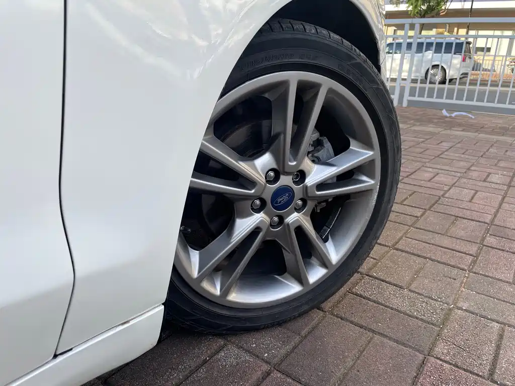 Ford Mondeo — миниатюра 28