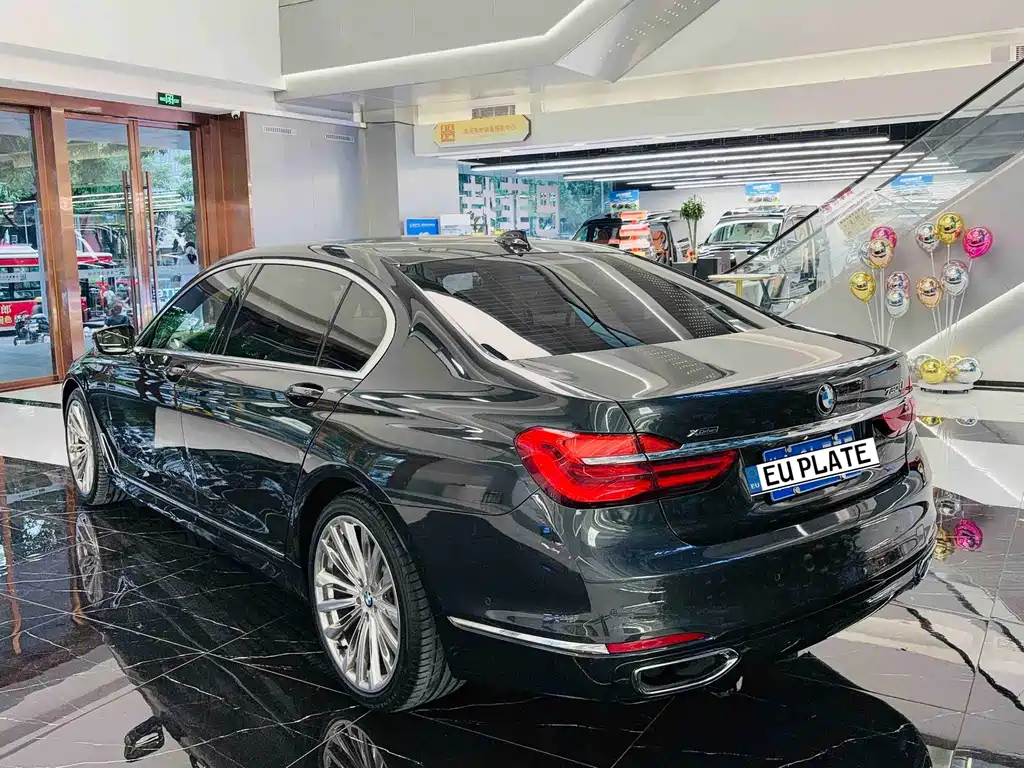 BMW 7 Series — миниатюра 4