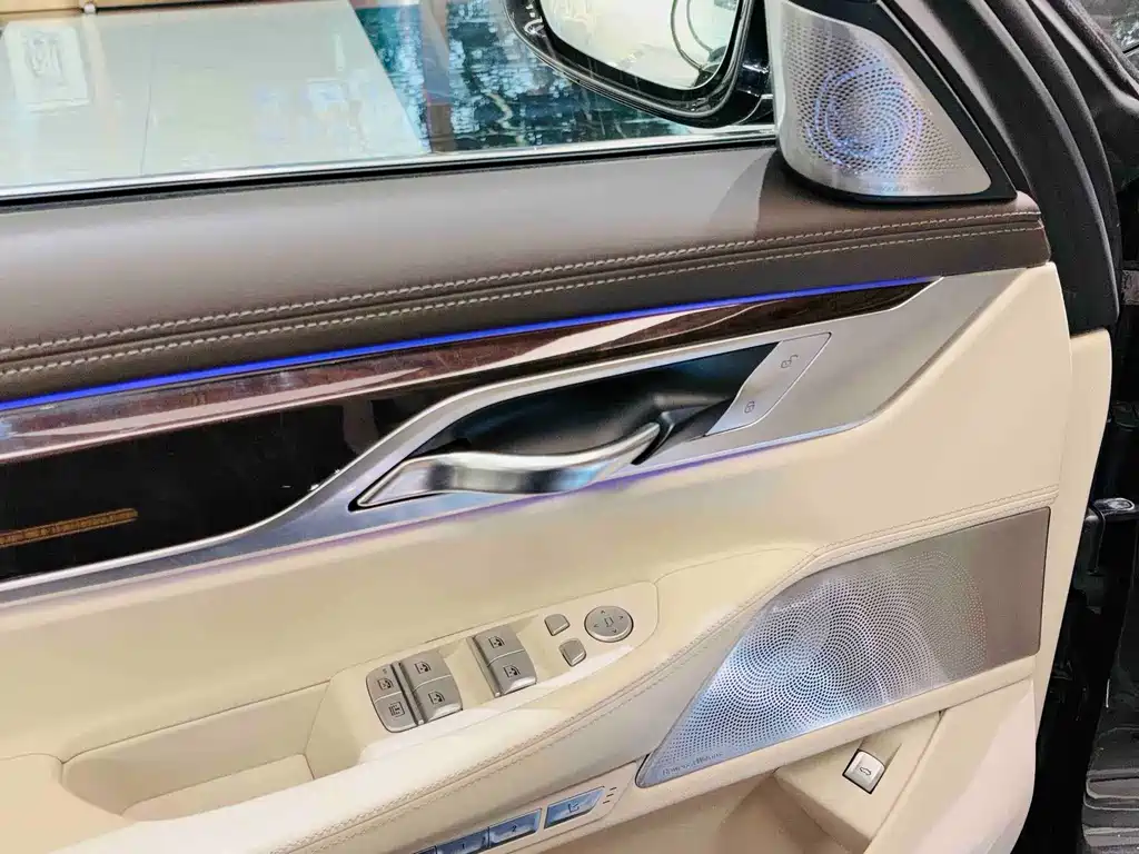BMW 7 Series — миниатюра 14