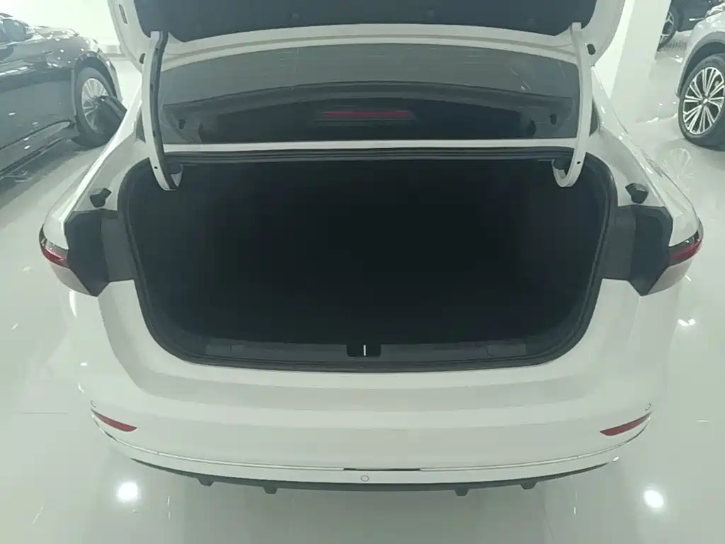 Geely Emgrand — миниатюра 19