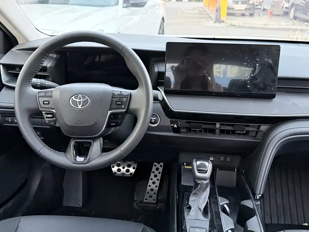 Toyota Camry — миниатюра 5