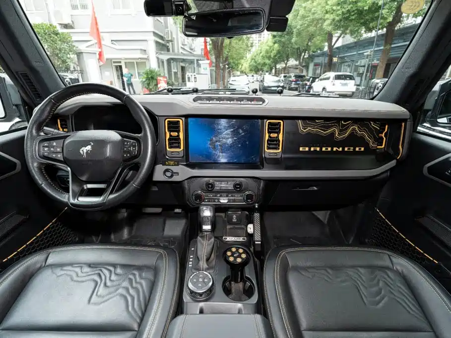 Ford Bronco — миниатюра 6