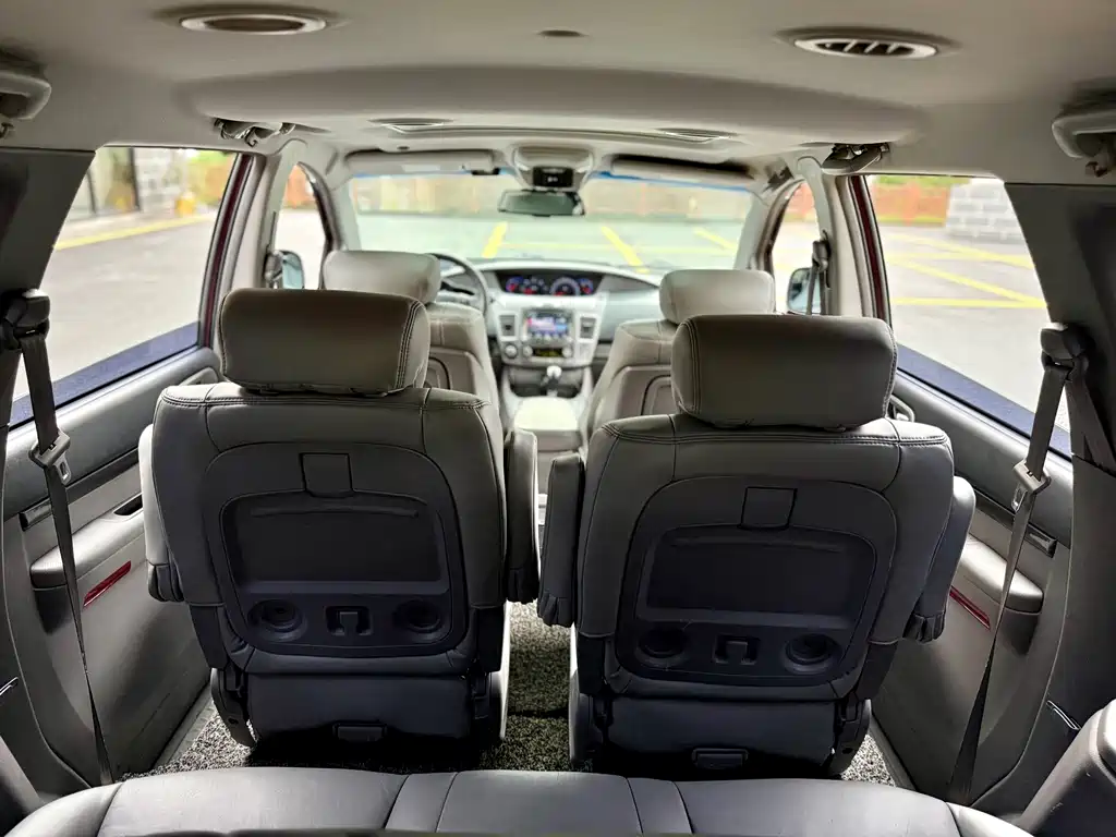 SsangYong Rodius — миниатюра 15