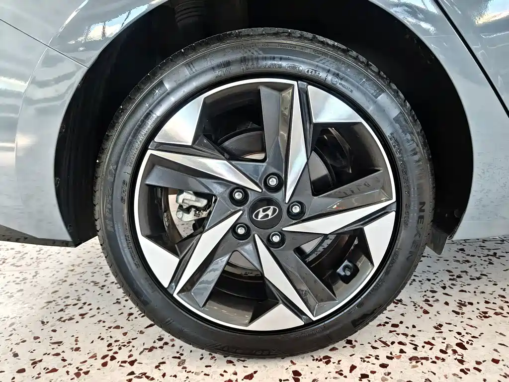 Hyundai Elantra — миниатюра 19