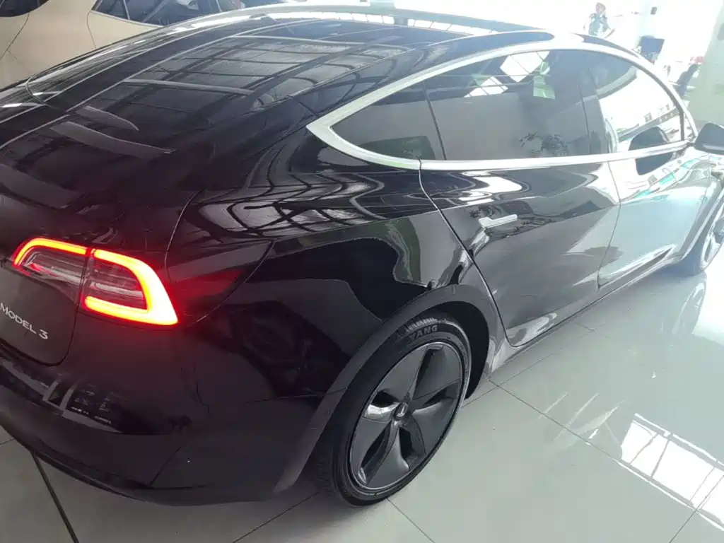 Tesla Model 3 — миниатюра 7
