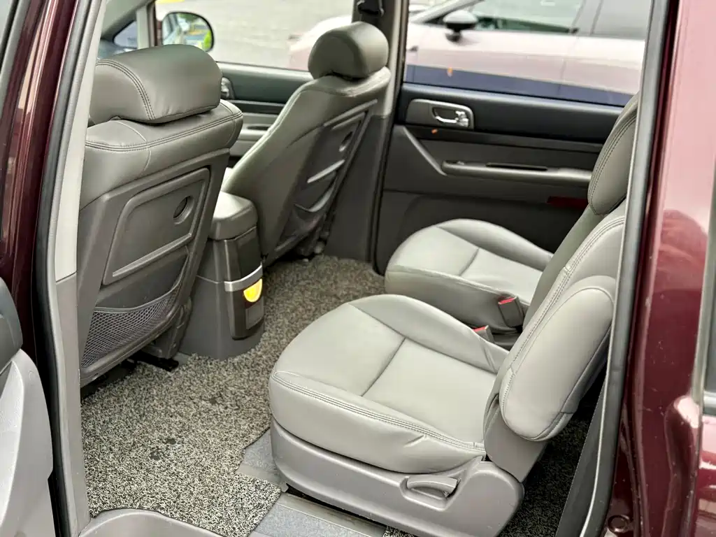 SsangYong Rodius — миниатюра 12