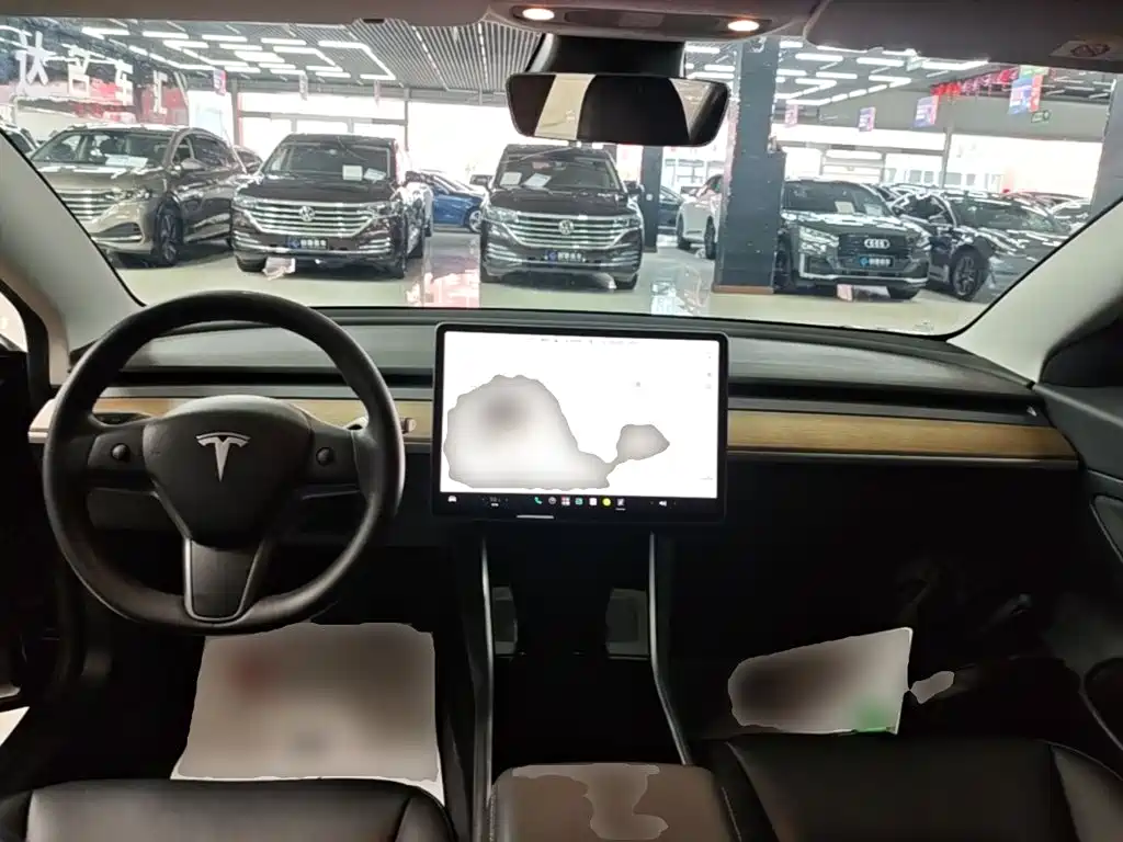 Tesla Model 3 — миниатюра 10