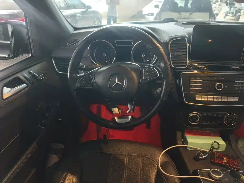Mercedes-Benz GLE (Import) — миниатюра 6