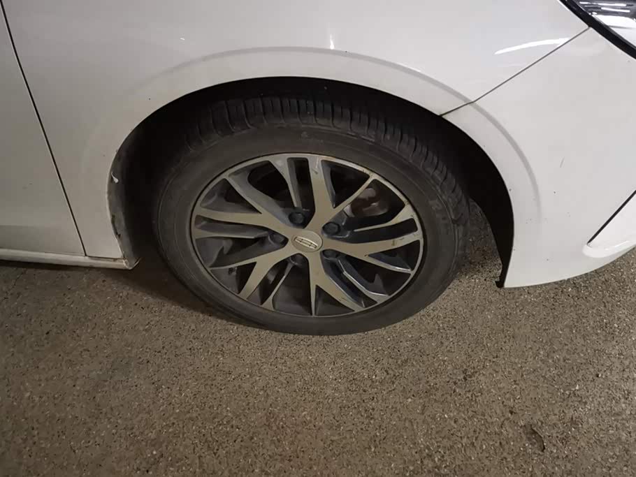 Geely Emgrand 1.5 л 2023 г. Белый, пробег 43300 км