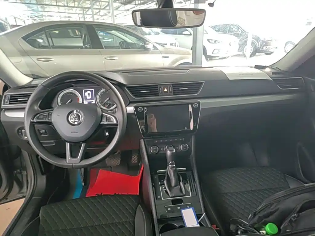 Skoda Superb — миниатюра 10