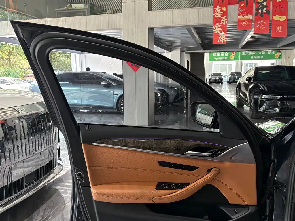 BMW 5 Series — миниатюра 18