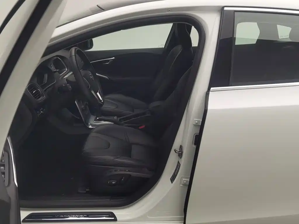 Volvo V40 — миниатюра 10