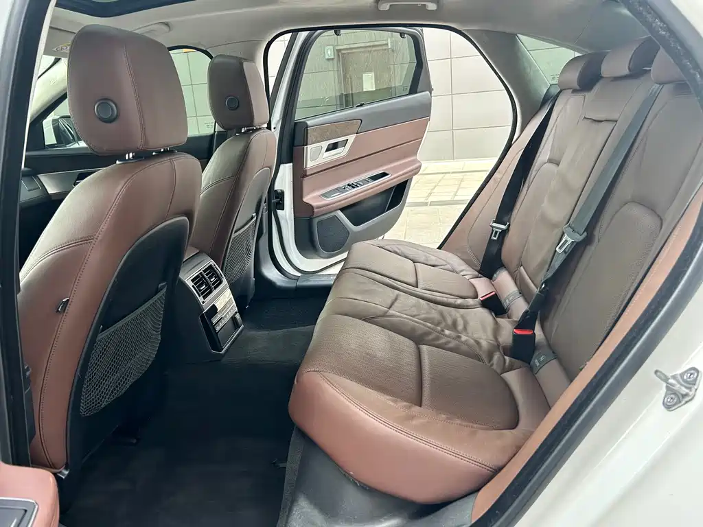 Jaguar XFL — миниатюра 14