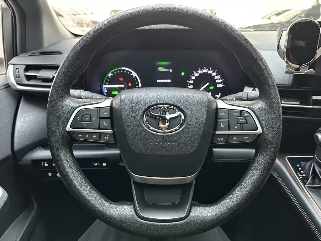 Toyota Granvia — миниатюра 23