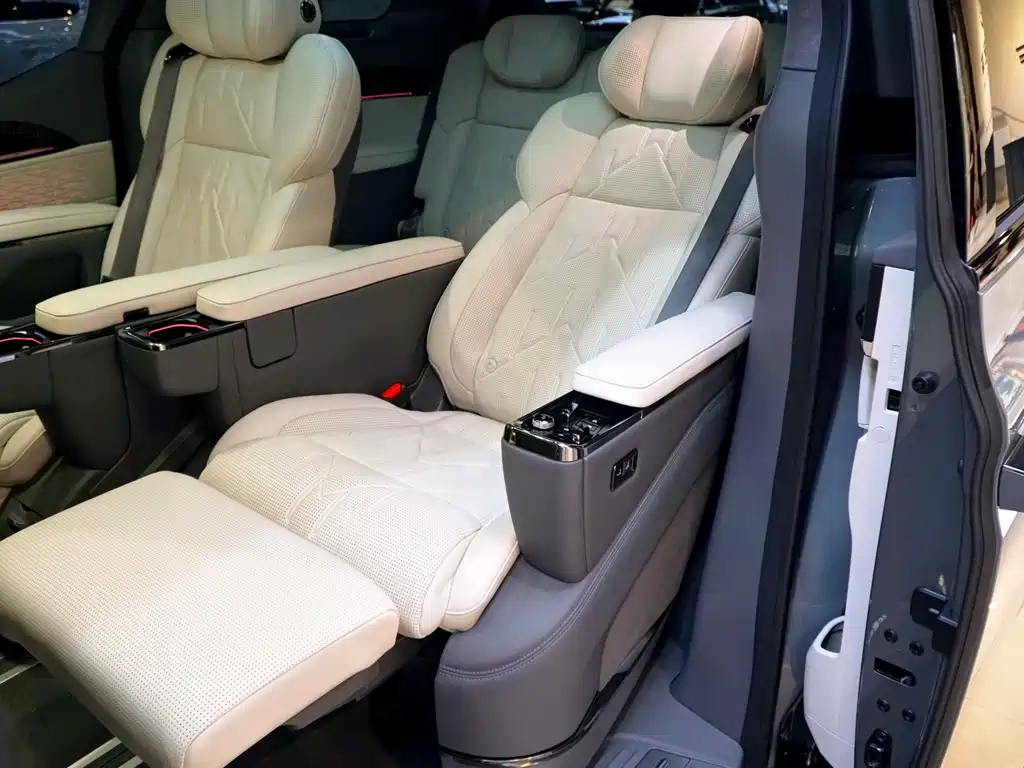 Zeekr 009 2024 мест Executive 108kWh