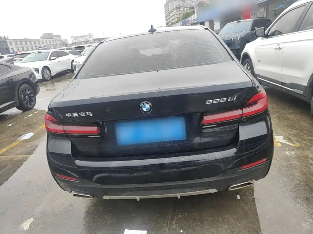 BMW 5 Series — миниатюра 6
