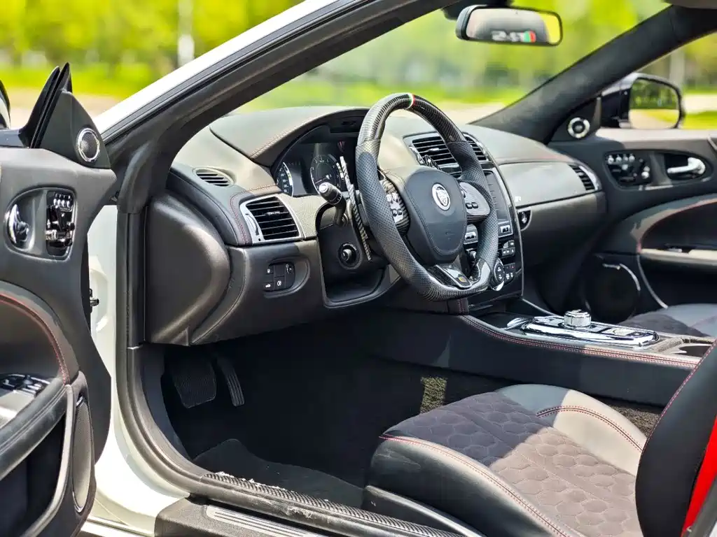 Jaguar XK — миниатюра 8