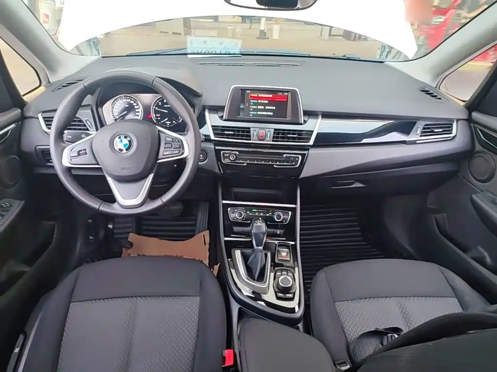 BMW 2 Series Active Tourer — миниатюра 10