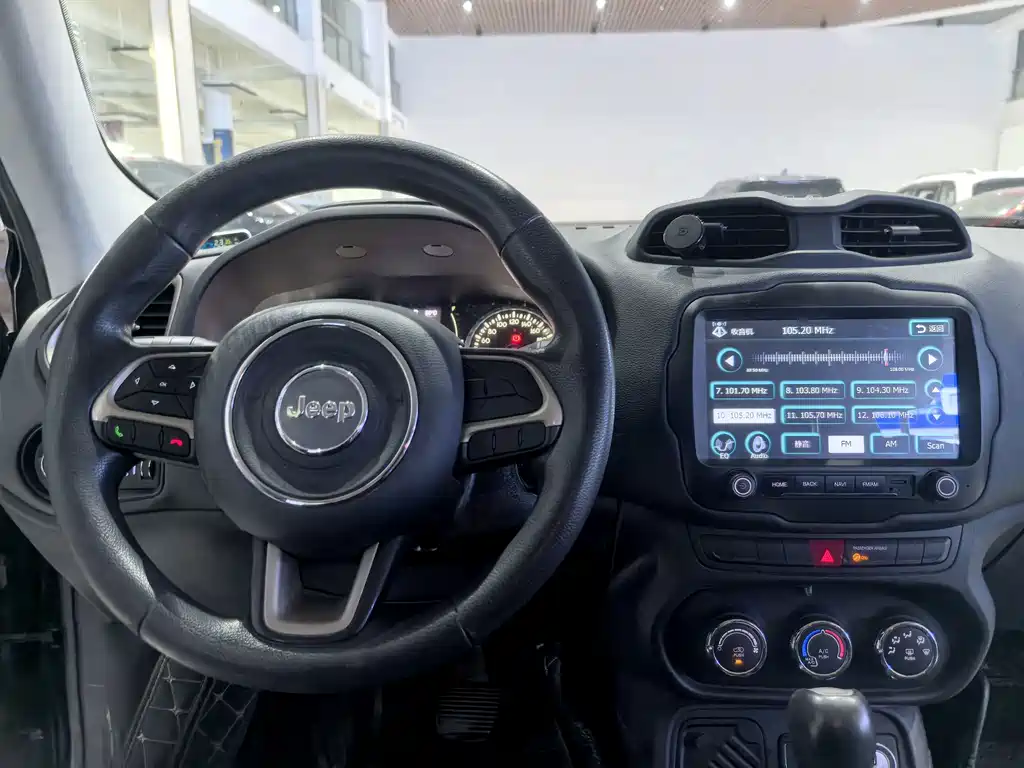 Jeep Renegade — миниатюра 11