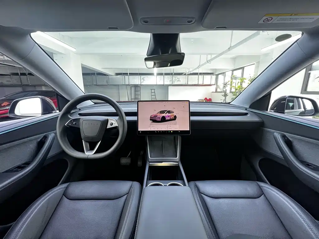 Tesla Model Y — миниатюра 5