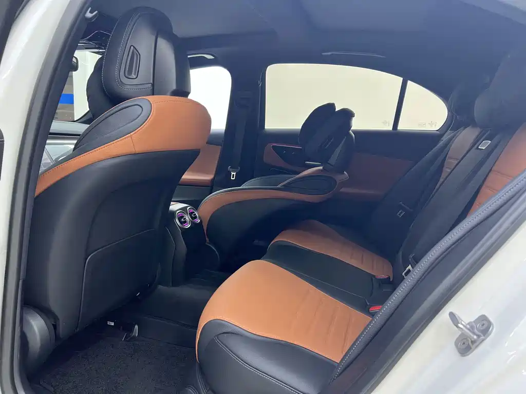 Mercedes-Benz C-Class — миниатюра 11