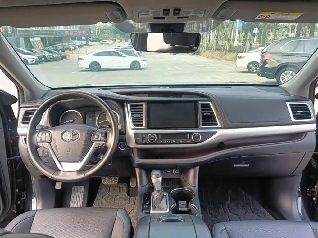 TOYOTA HIGHLANDER