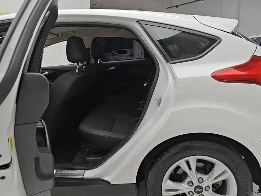 Ford Focus — миниатюра 11