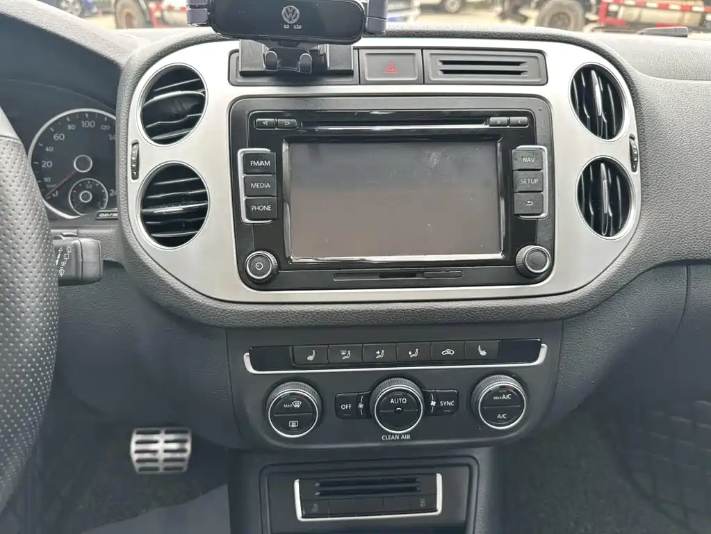 Volkswagen Tiguan — миниатюра 13