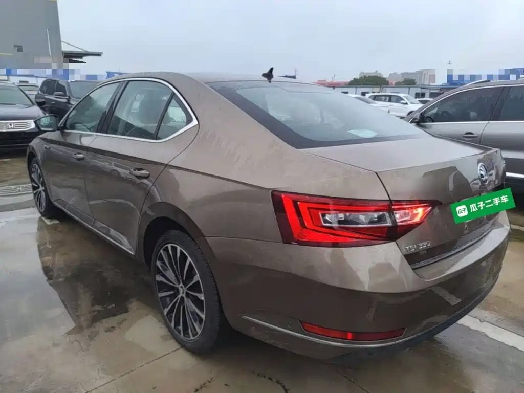 Skoda Superb — миниатюра 5
