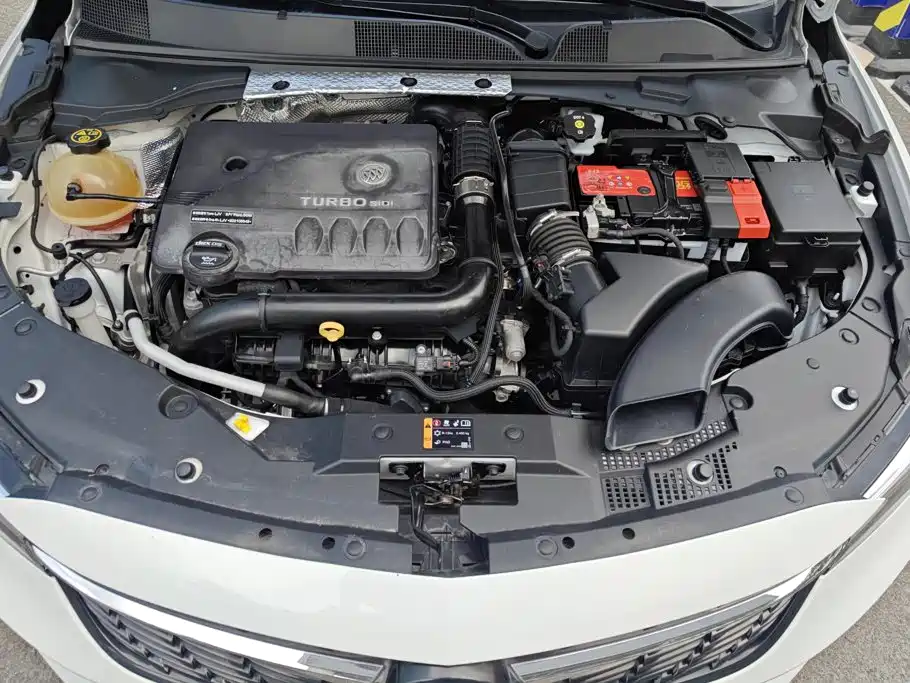 Buick Verano — миниатюра 10