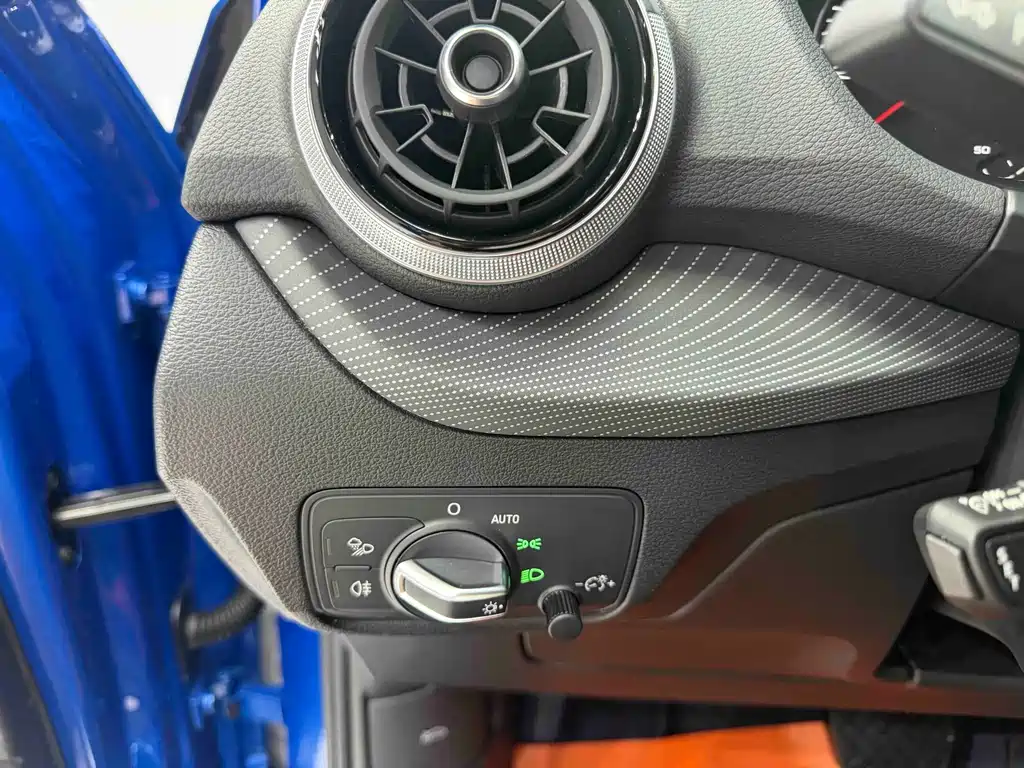 Audi Q2L 2022 35 TFSI Fashion