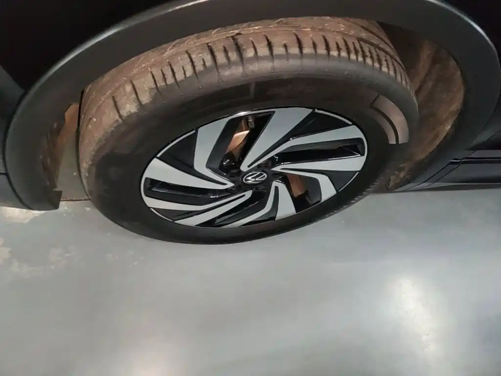 Volkswagen Tiguan L — миниатюра 23