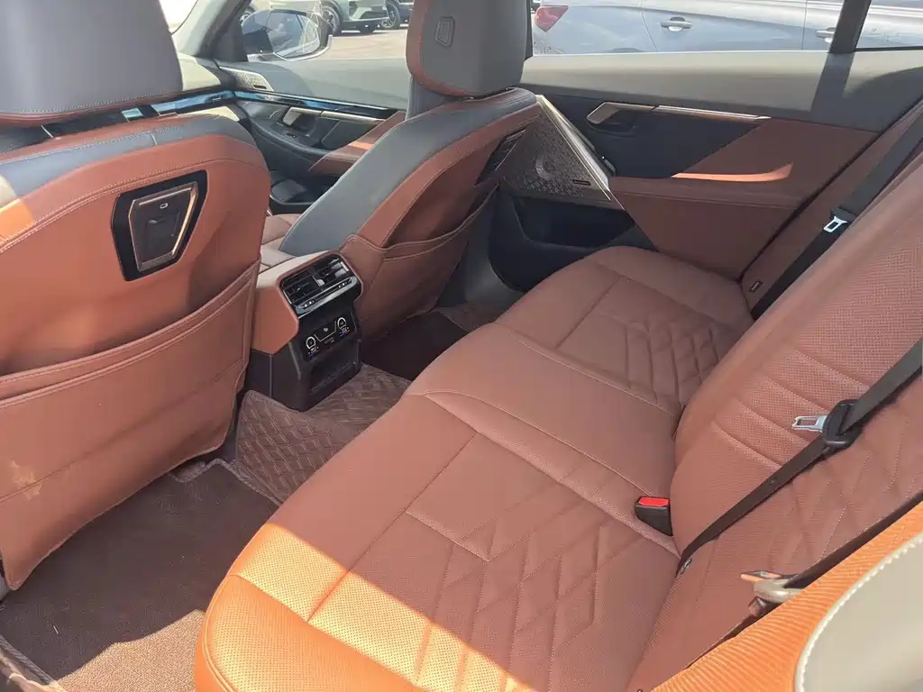 BMW 5 Series — миниатюра 6