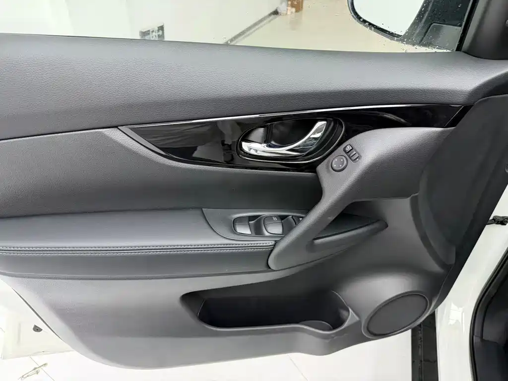 Nissan X-Trail — миниатюра 10