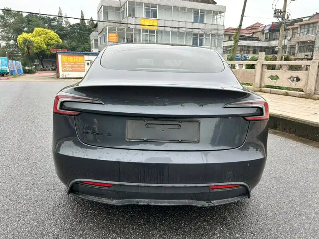 Tesla Model 3 — миниатюра 4