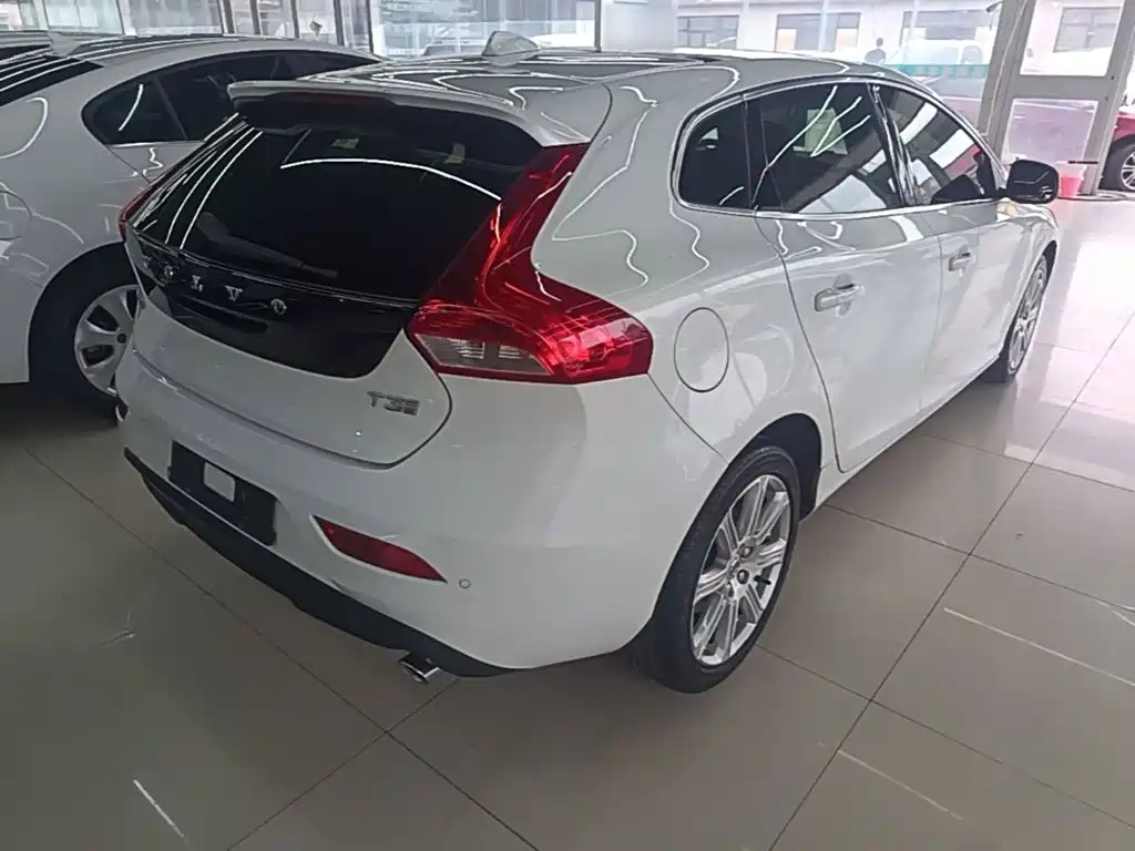 Volvo V40 — миниатюра 7