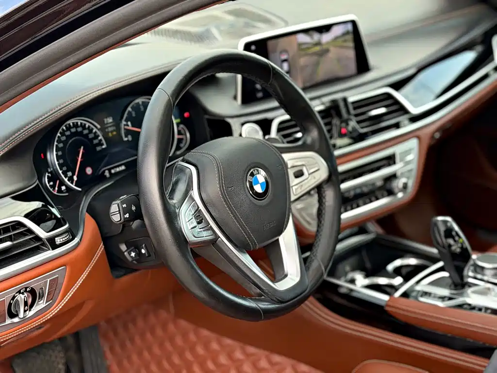 BMW 7 Series — миниатюра 4
