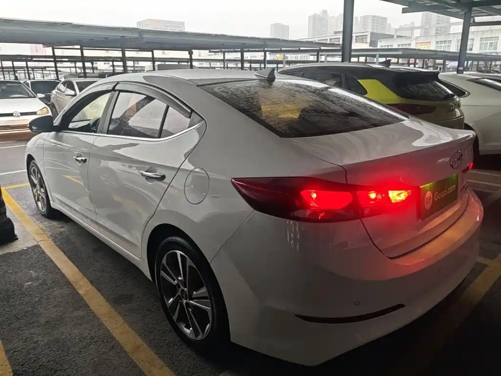 Hyundai Elantra — миниатюра 5