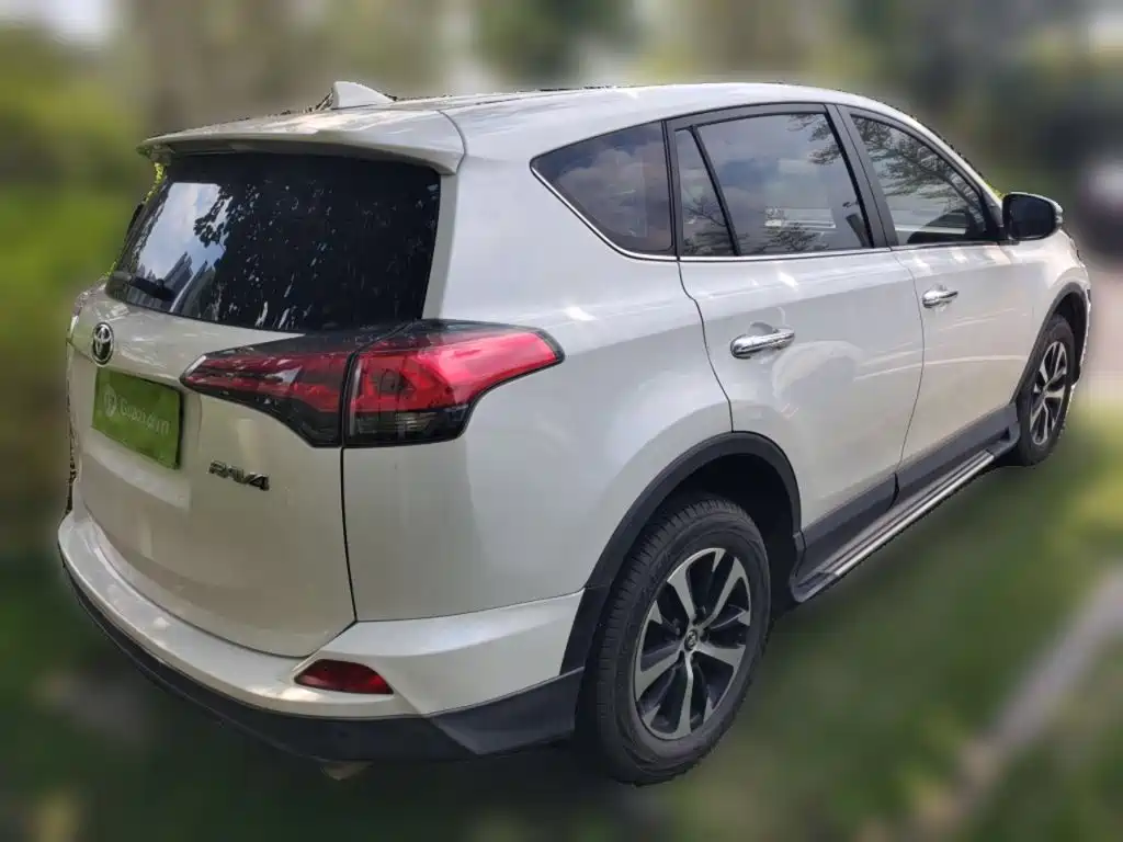 Toyota RAV4 — миниатюра 4