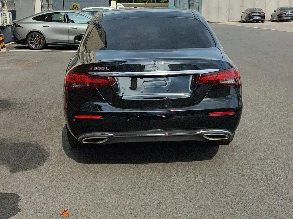 Mercedes-Benz E-Class — миниатюра 4