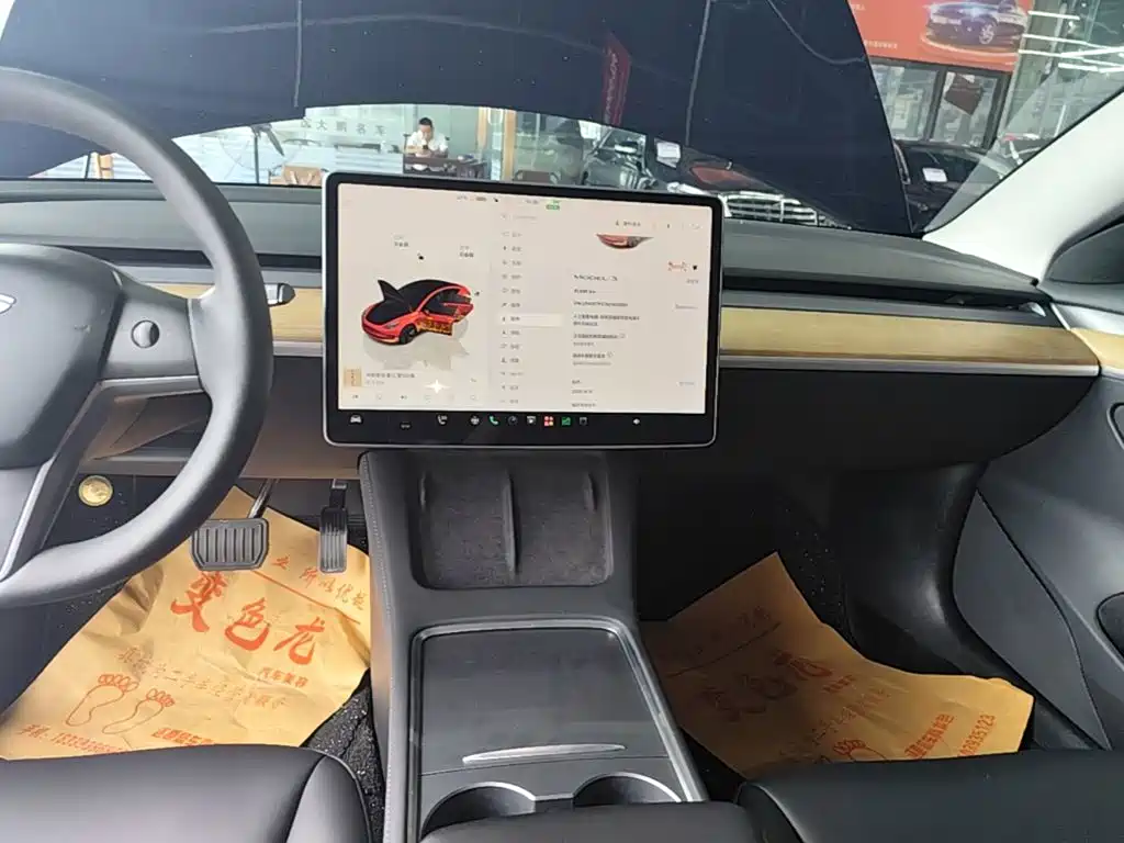 Tesla Model 3 — миниатюра 13