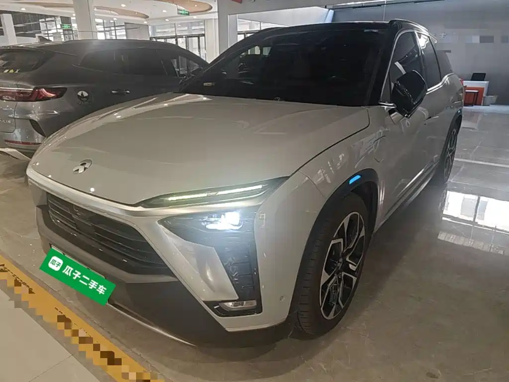 NIO ES8 2020 415KM мест