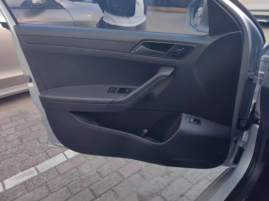 Volkswagen Jetta — миниатюра 7